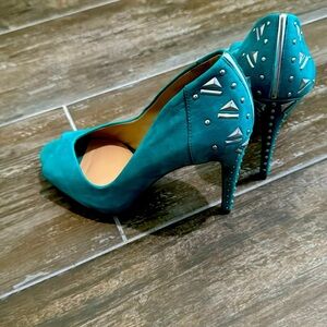 New size 7.5 teal/turquoise Gianni Bini pumps